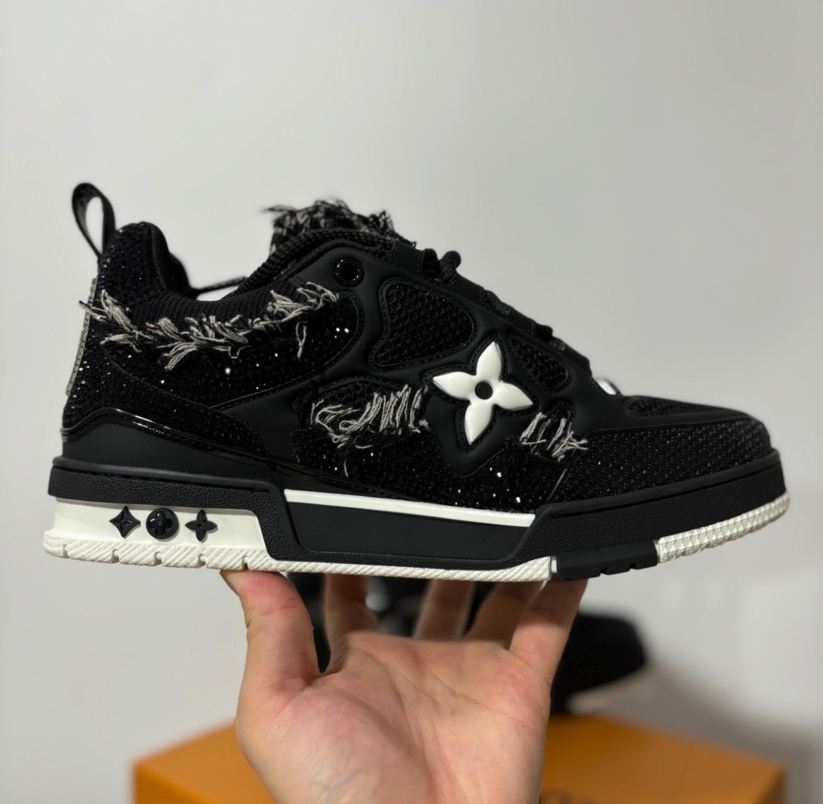 Louis Vuitton skate black white