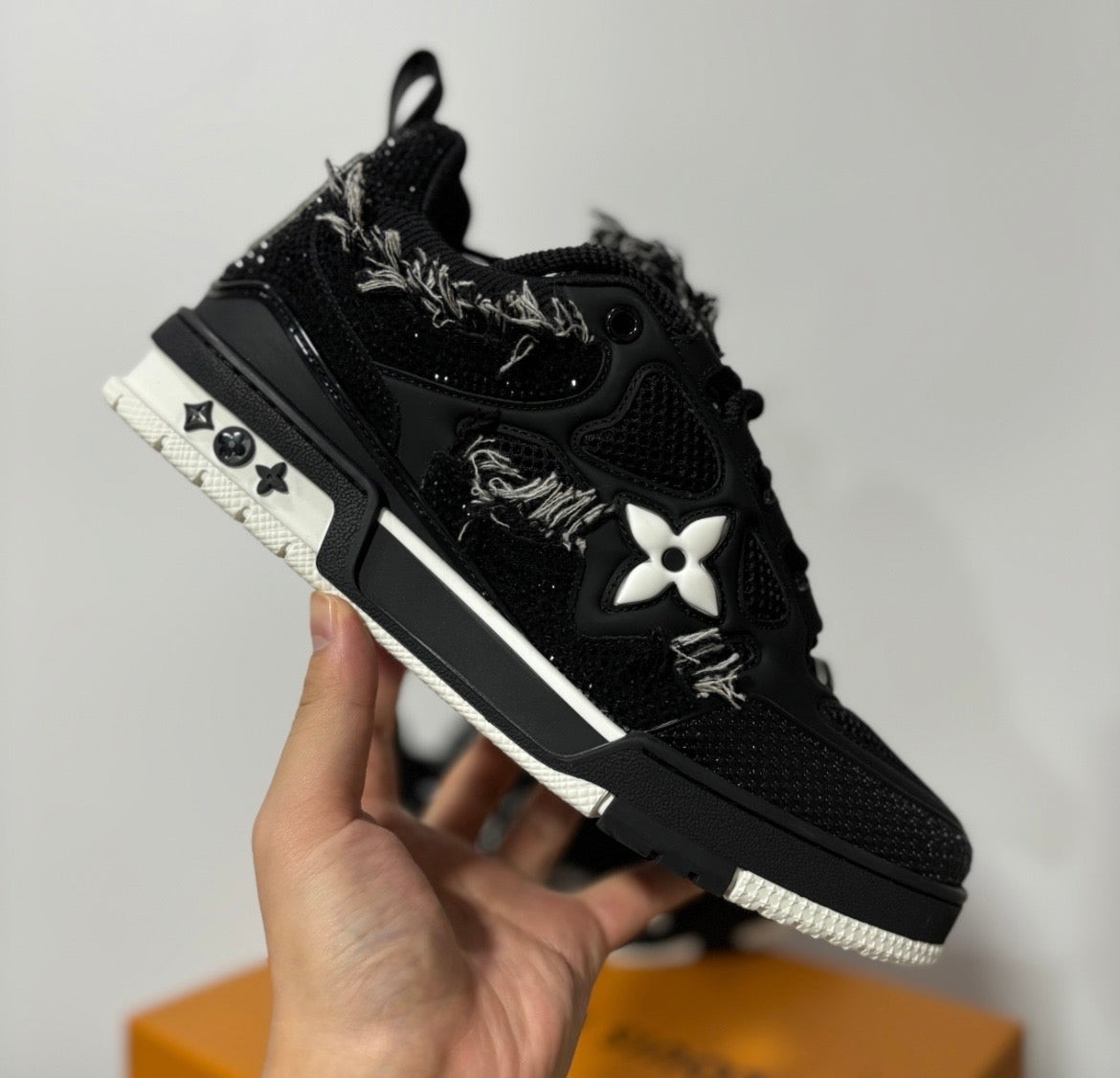 Louis Vuitton skate black white