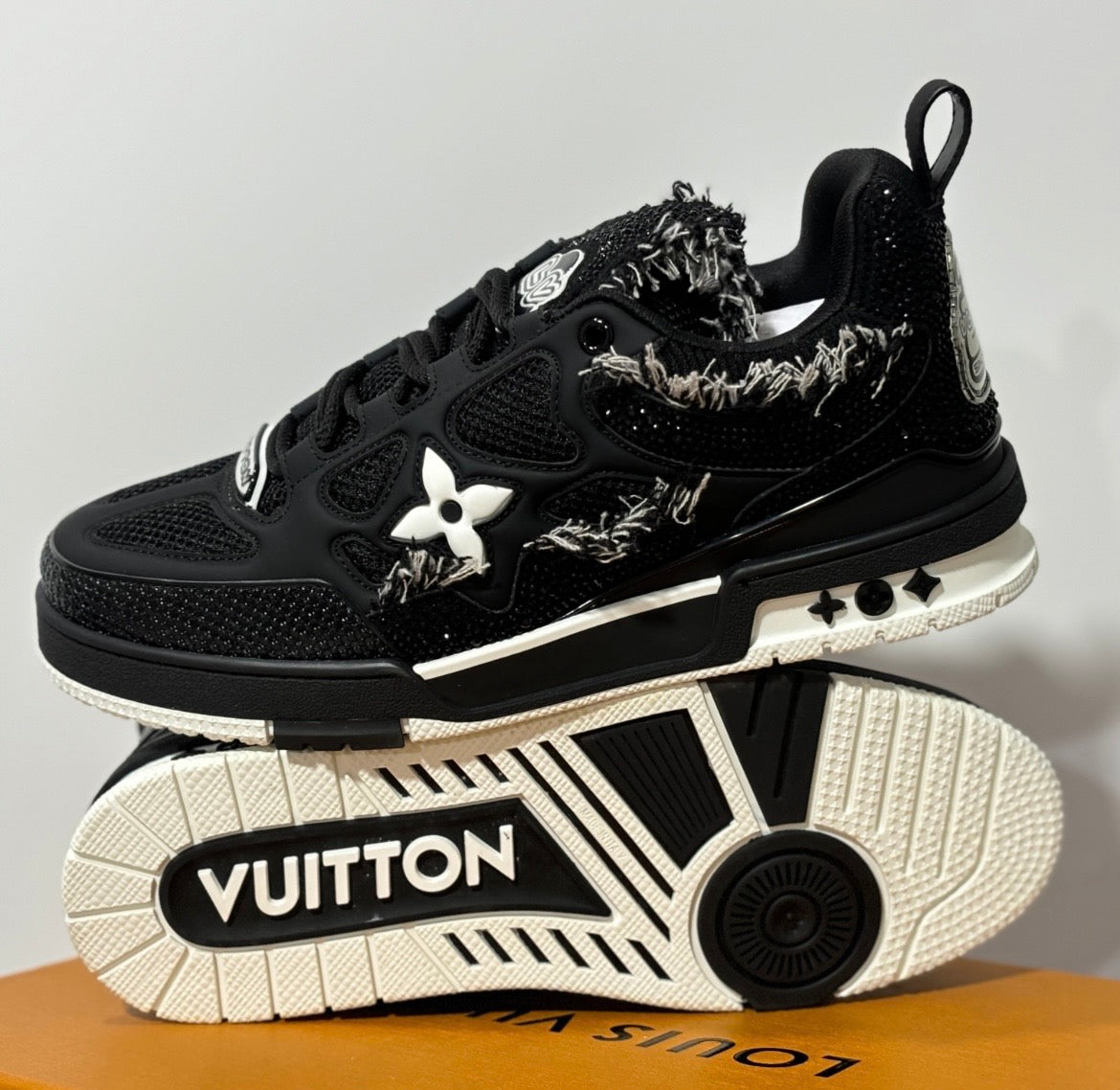 Louis Vuitton skate black white