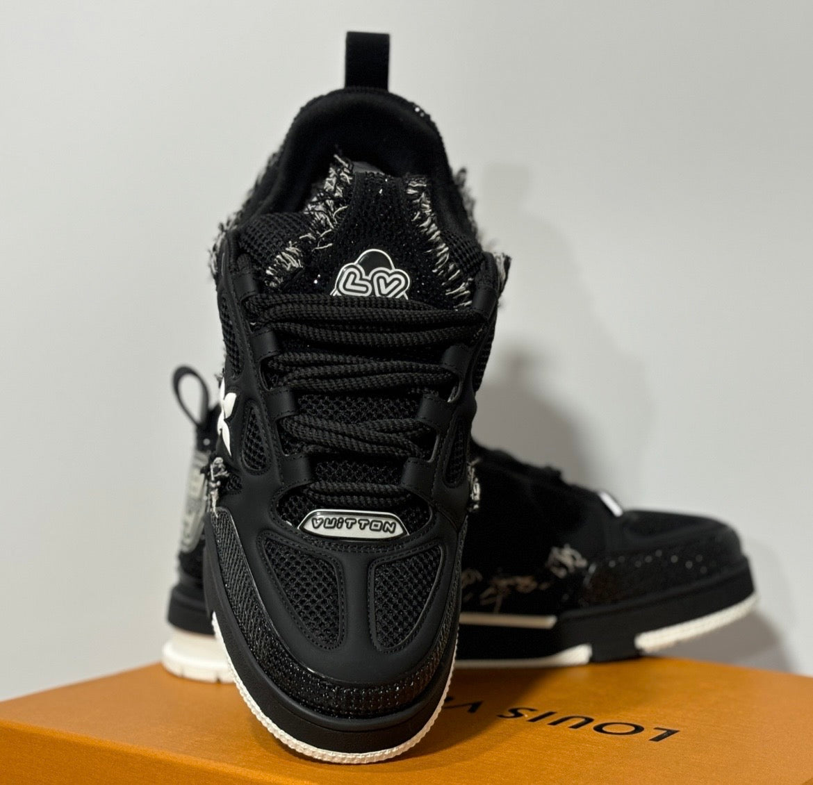 Louis Vuitton skate black white